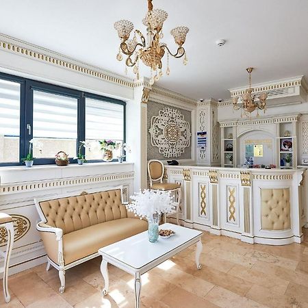 Hotel Adriano Brăila エクステリア 写真