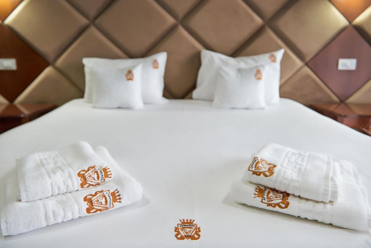 Hotel Adriano Brăila エクステリア 写真