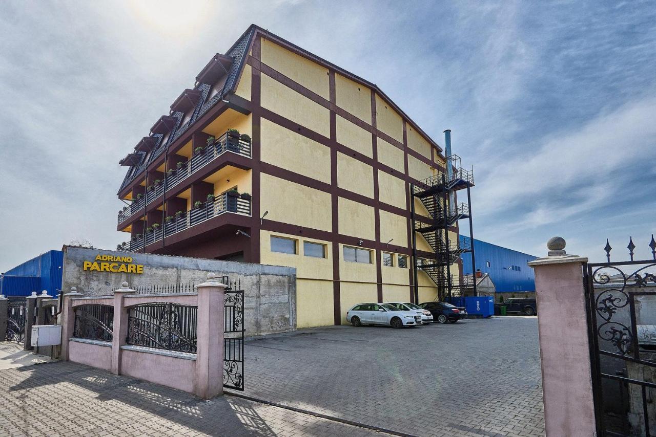 Hotel Adriano Brăila エクステリア 写真