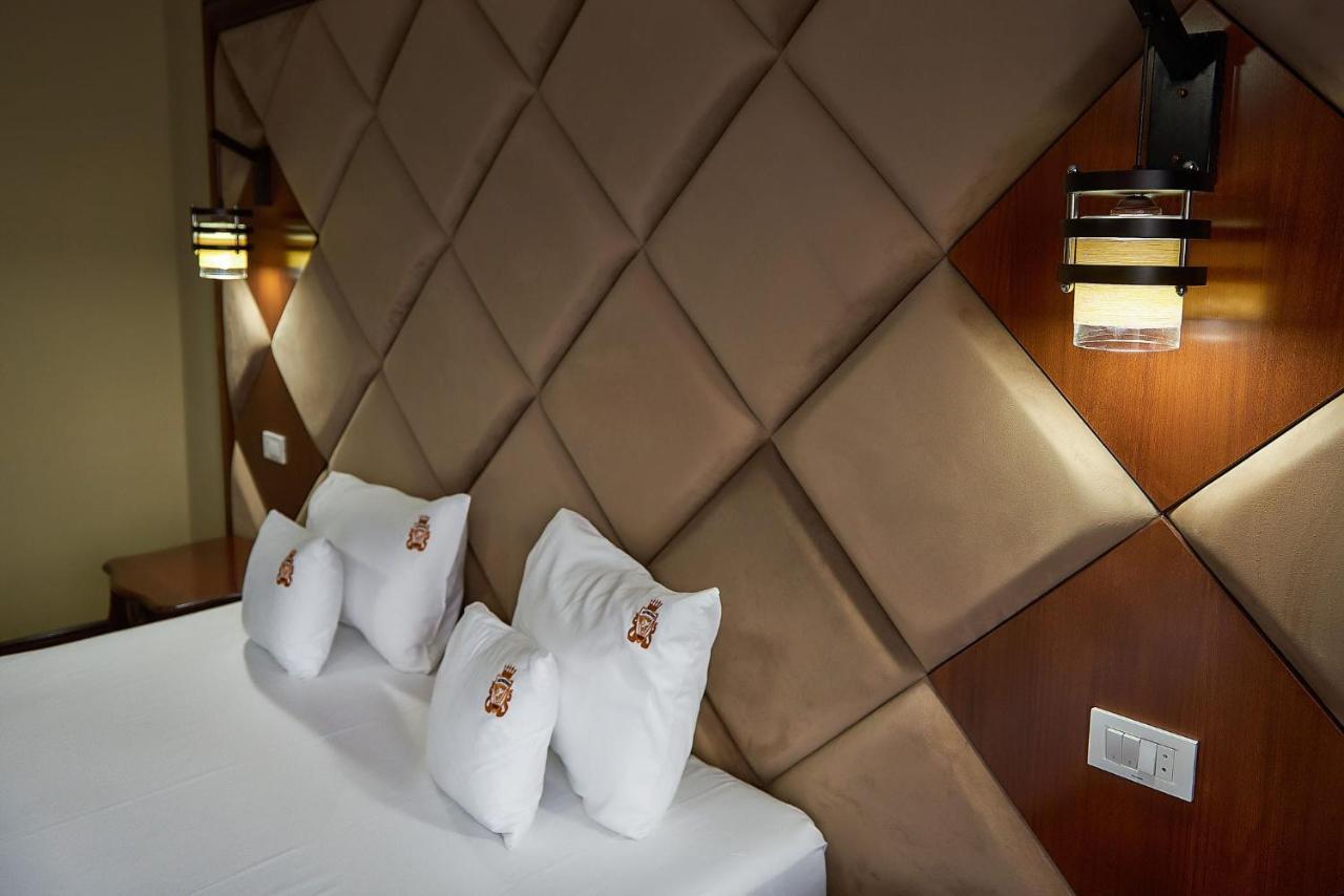 Hotel Adriano Brăila エクステリア 写真
