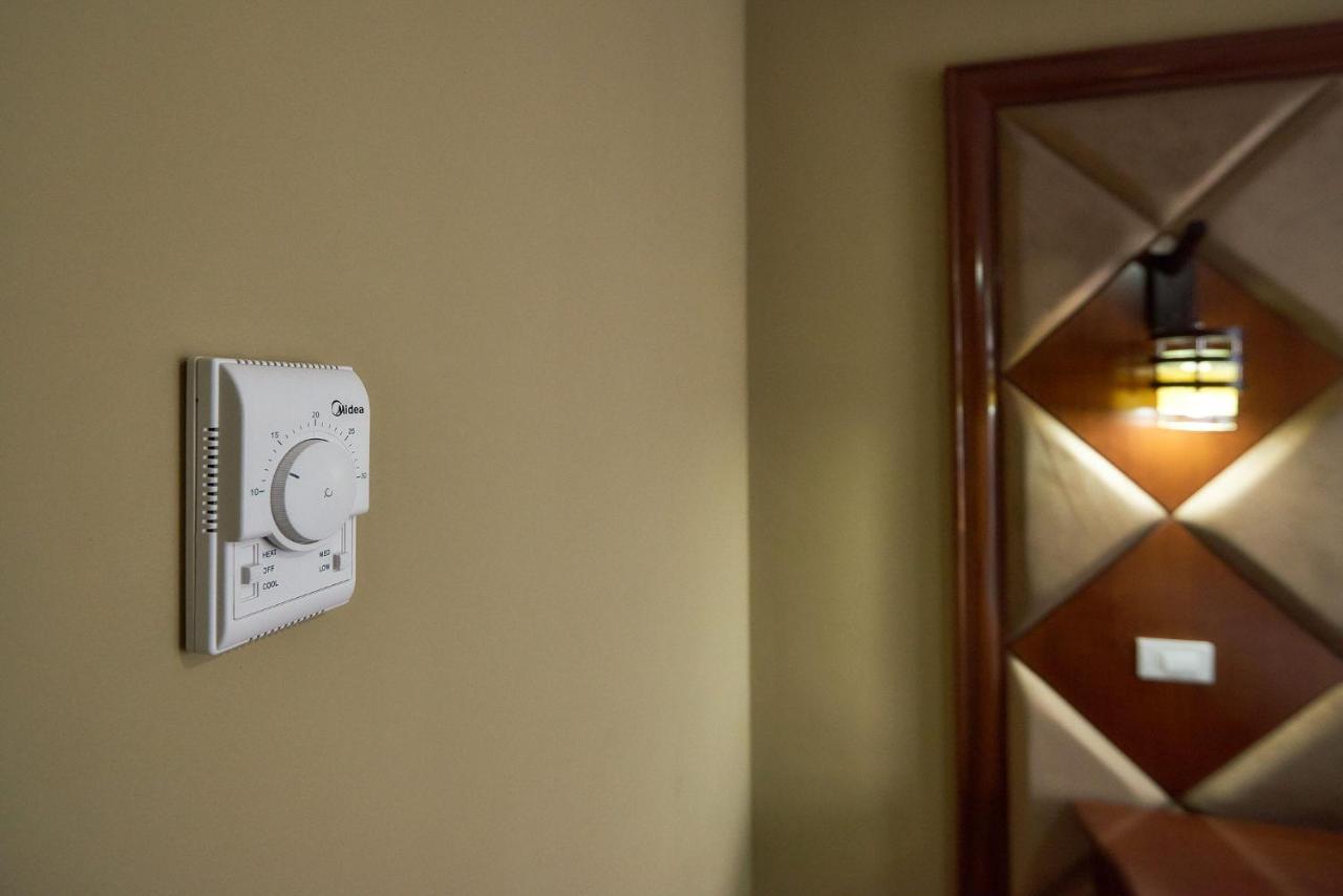 Hotel Adriano Brăila エクステリア 写真