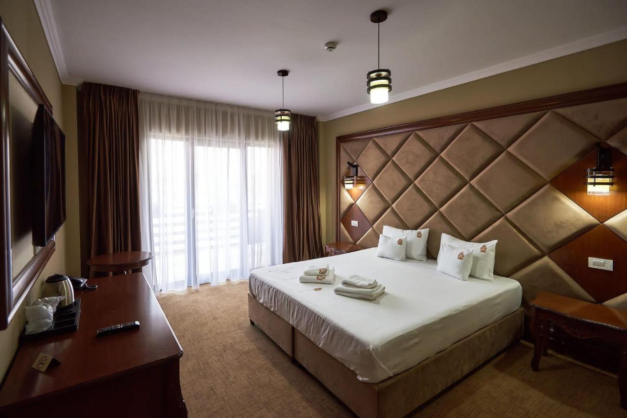 Hotel Adriano Brăila エクステリア 写真