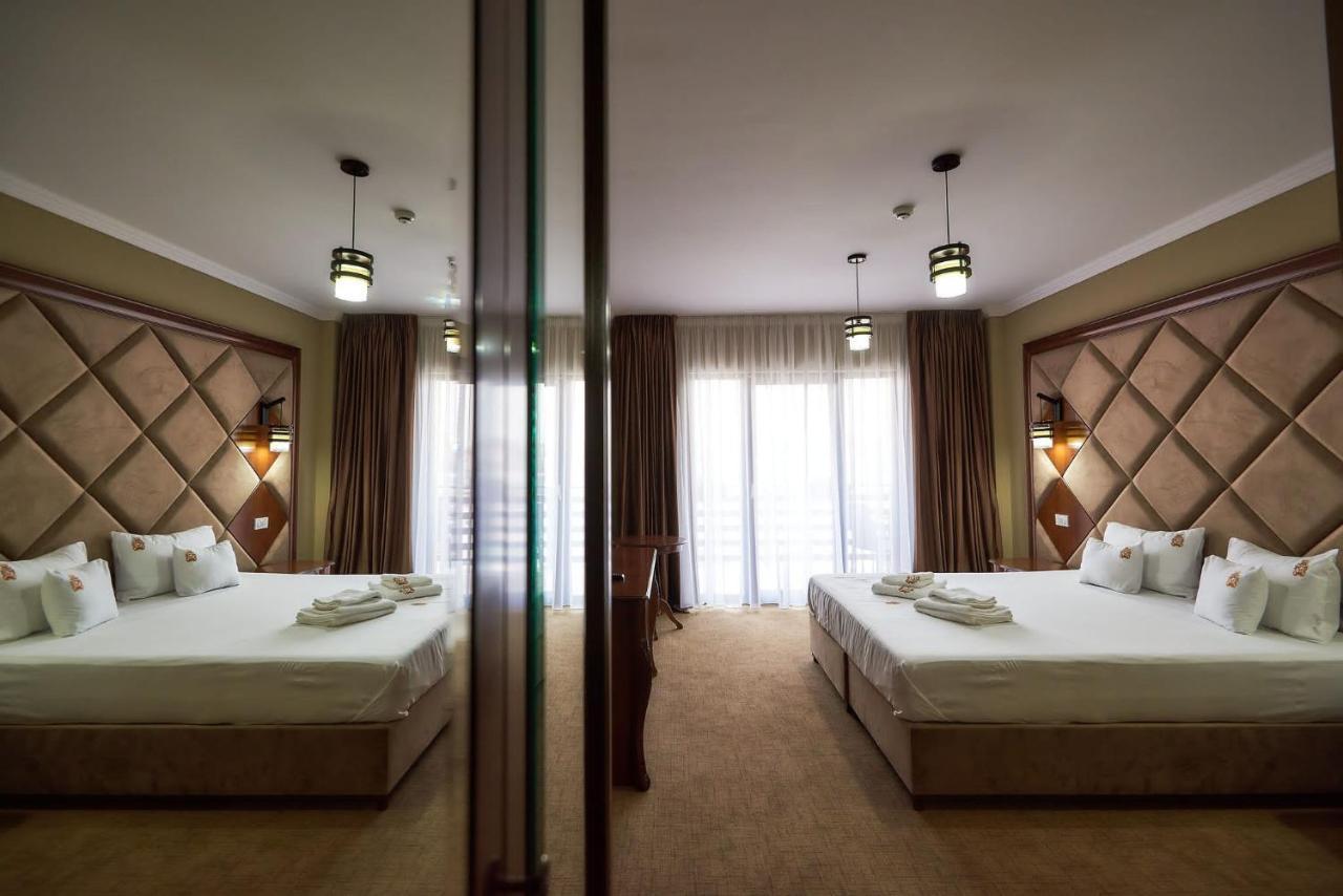 Hotel Adriano Brăila エクステリア 写真